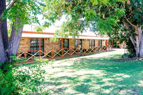 Clermont Country Motor Inn - Accommodation Bookings 4
