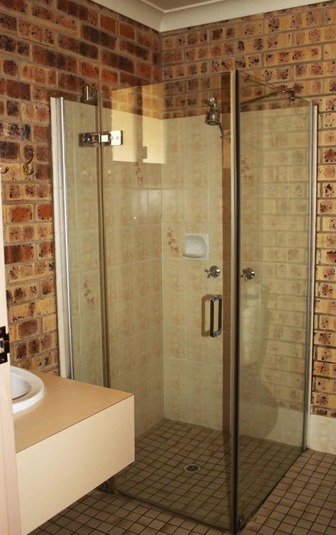 Clermont Country Motor Inn - Accommodation Bookings 8