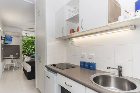By The Sea Port Douglas - Accommodation Bookings 13
