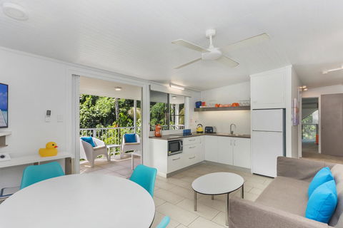 By The Sea Port Douglas - Accommodation Bookings 8