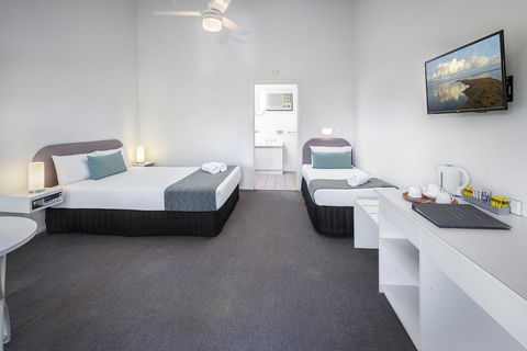 The Beach Motel Hervey Bay - Accommodation Bookings 12