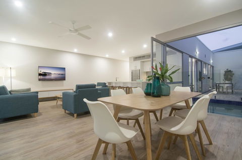 Pool Resort Port Douglas - Accommodation Bookings 37