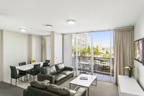 Mantra Towers Of Chevron - Accommodation Bookings 24