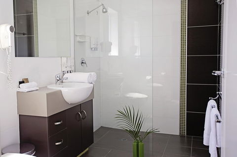 Drovers Motor Inn - Accommodation Bookings 13