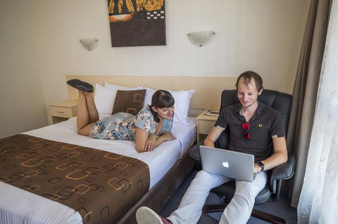 Emerald Maraboon Motor Inn - Accommodation Bookings 35