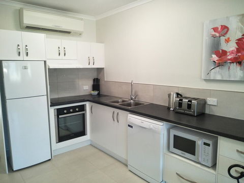 Airlie Seaview Apartments - Accommodation Bookings 13