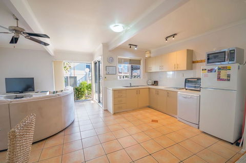 Airlie Apartments - Accommodation Bookings 12