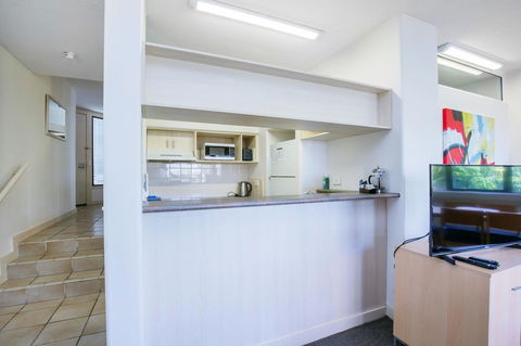 Tiki Hotel Apartments Surfers Paradise - Accommodation Bookings 9
