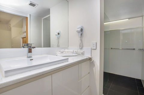 Tiki Hotel Apartments Surfers Paradise - Accommodation Bookings 5