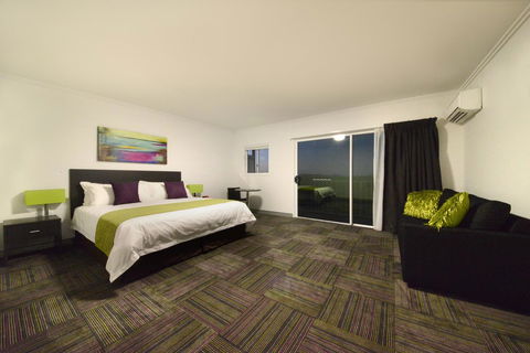 Mackay Oceanside Central Hotel Official - Accommodation Bookings 24