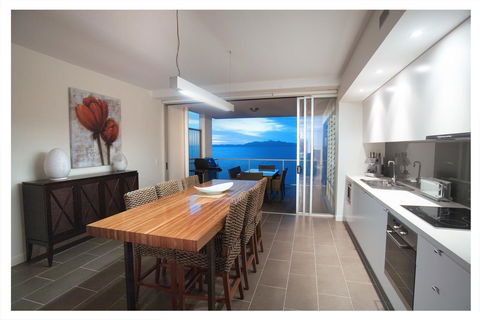 1 Bright Point Apartment 5201 - Accommodation Bookings 3