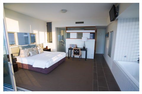 1 Bright Point Apartment 5201 - Accommodation Bookings 6