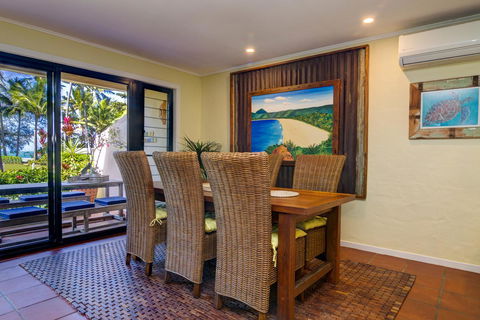 Number 2 On The Beach | Beautiful Beachfront Villa - Accommodation Bookings 7