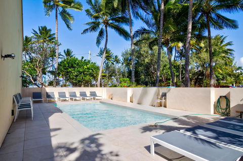 Number 2 On The Beach | Beautiful Beachfront Villa - Accommodation Bookings 12