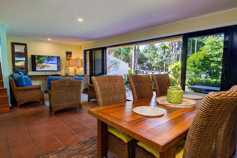 Number 2 On The Beach | Beautiful Beachfront Villa - Accommodation Bookings 6