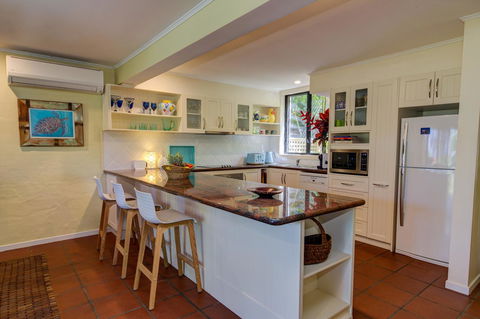 Number 2 On The Beach | Beautiful Beachfront Villa - Accommodation Bookings 10