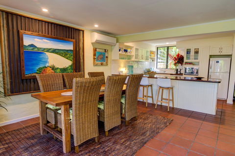 Number 2 On The Beach | Beautiful Beachfront Villa - Accommodation Bookings 9