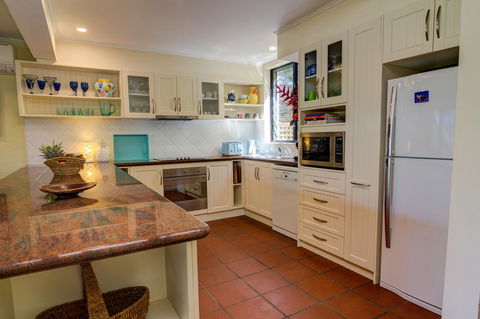 Number 2 On The Beach | Beautiful Beachfront Villa - Accommodation Bookings 11
