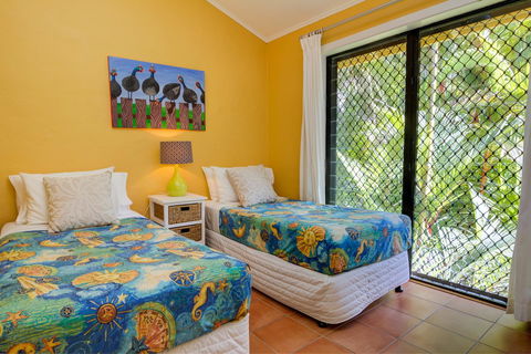 Number 2 On The Beach | Beautiful Beachfront Villa - Accommodation Bookings 16