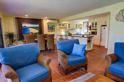 Number 2 On The Beach | Beautiful Beachfront Villa - Accommodation Bookings 5