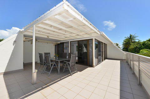 Seascape Holidays - Tropical Reef Apartments - Accommodation Bookings 4