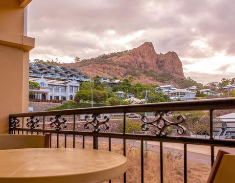 The Robert Towns - Accommodation Bookings 8