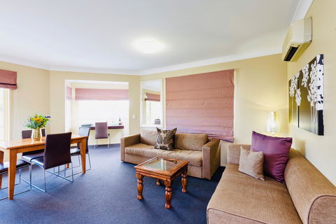 Ambassador On Ruthven - Accommodation Bookings 28