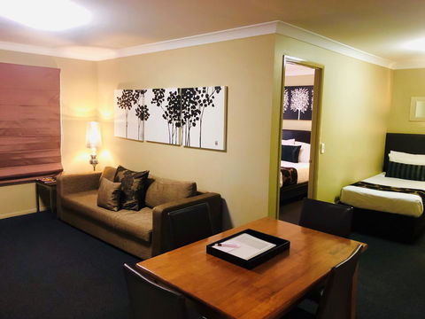 Ambassador On Ruthven - Accommodation Bookings 39