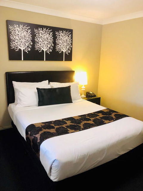 Ambassador On Ruthven - Accommodation Bookings 38