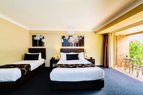 Ambassador On Ruthven - Accommodation Bookings 15