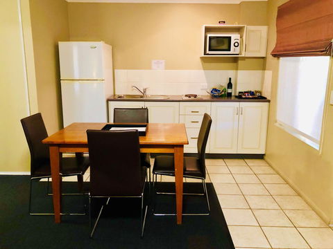 Ambassador On Ruthven - Accommodation Bookings 37