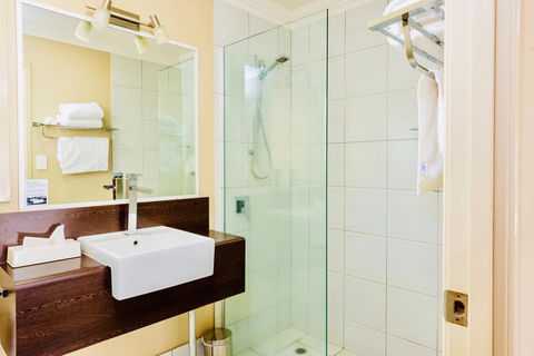 Ambassador On Ruthven - Accommodation Bookings 23