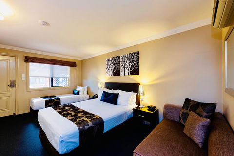 Ambassador On Ruthven - Accommodation Bookings 44