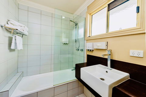 Ambassador On Ruthven - Accommodation Bookings 29