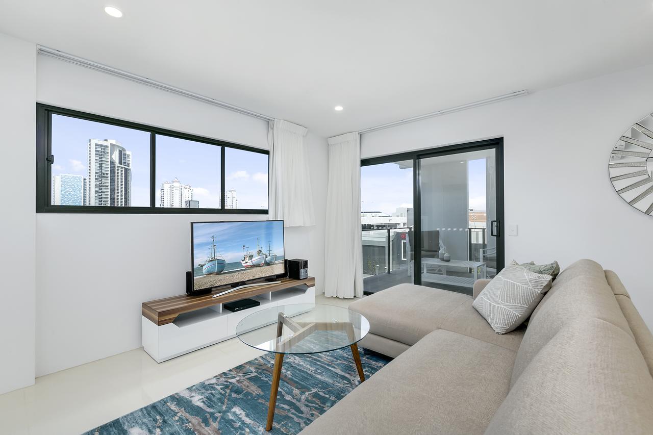 Broadbeach Waters QLD Accommodation Bookings