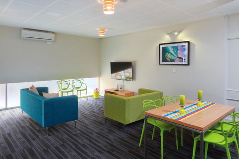 Palm Beach Hotel - Accommodation Bookings 4