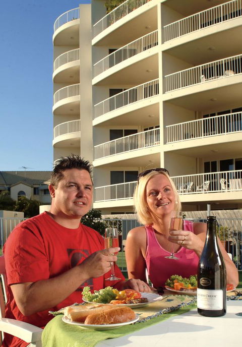 Fairways Golf & Beach Retreat Bribie Island - Accommodation Bookings 11