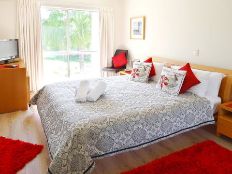 Waterfront Resort Villa With Buggy - Accommodation Bookings 12