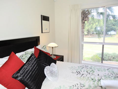 Waterfront Resort Villa With Buggy - Accommodation Bookings 11