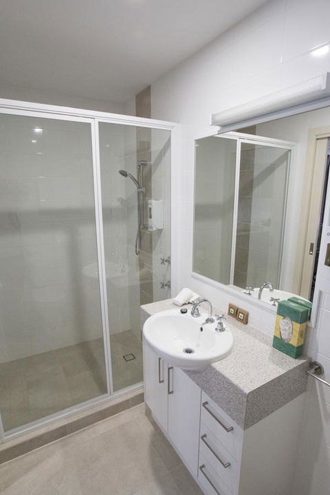 The Metropolitan Spring Hill - Accommodation Bookings 30