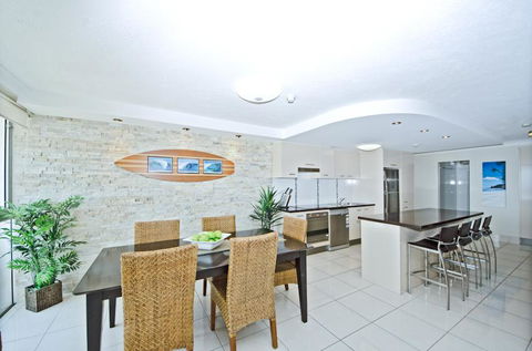 Burleigh Beach Tower - Accommodation Bookings 14
