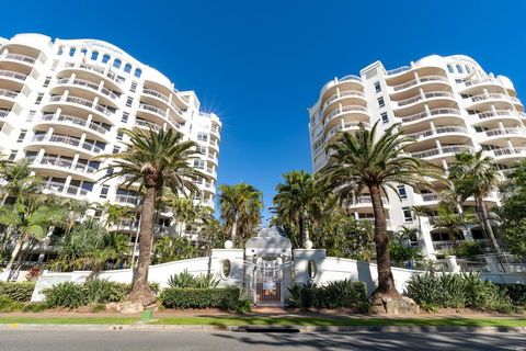 ULTIQA Burleigh Mediterranean Resort - Accommodation Bookings 13