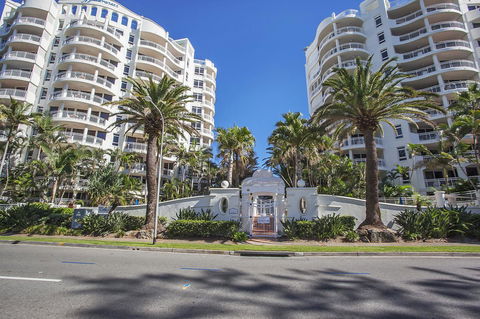 ULTIQA Burleigh Mediterranean Resort - Accommodation Bookings 19