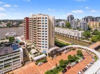 Central Dockside Apartment Hotel