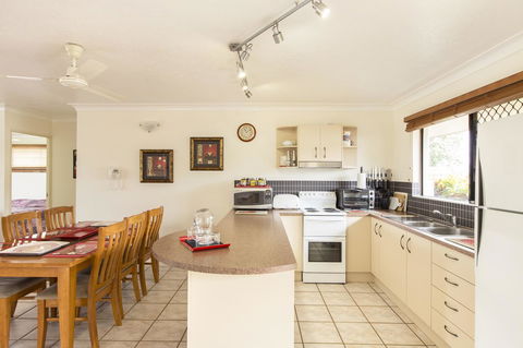 Marcol Place Holiday Apartments - Accommodation Bookings 4