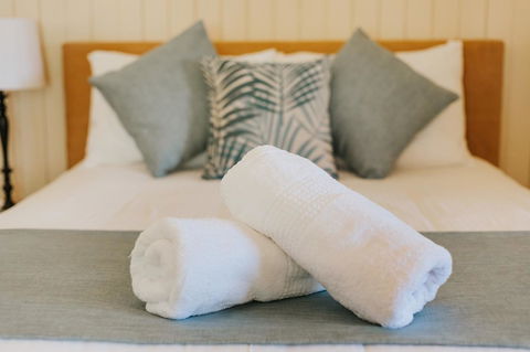 Apple Blossom Cottages - Accommodation Bookings 12