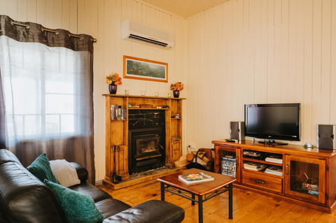 Apple Blossom Cottages - Accommodation Bookings 6