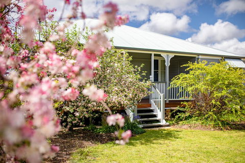 Apple Blossom Cottages - Accommodation Bookings 1