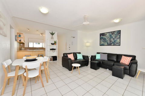 Tropical Reef Apartments - Accommodation Bookings 25