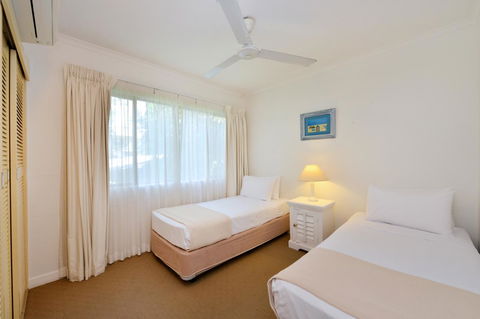 Tropical Reef Apartments - Accommodation Bookings 13